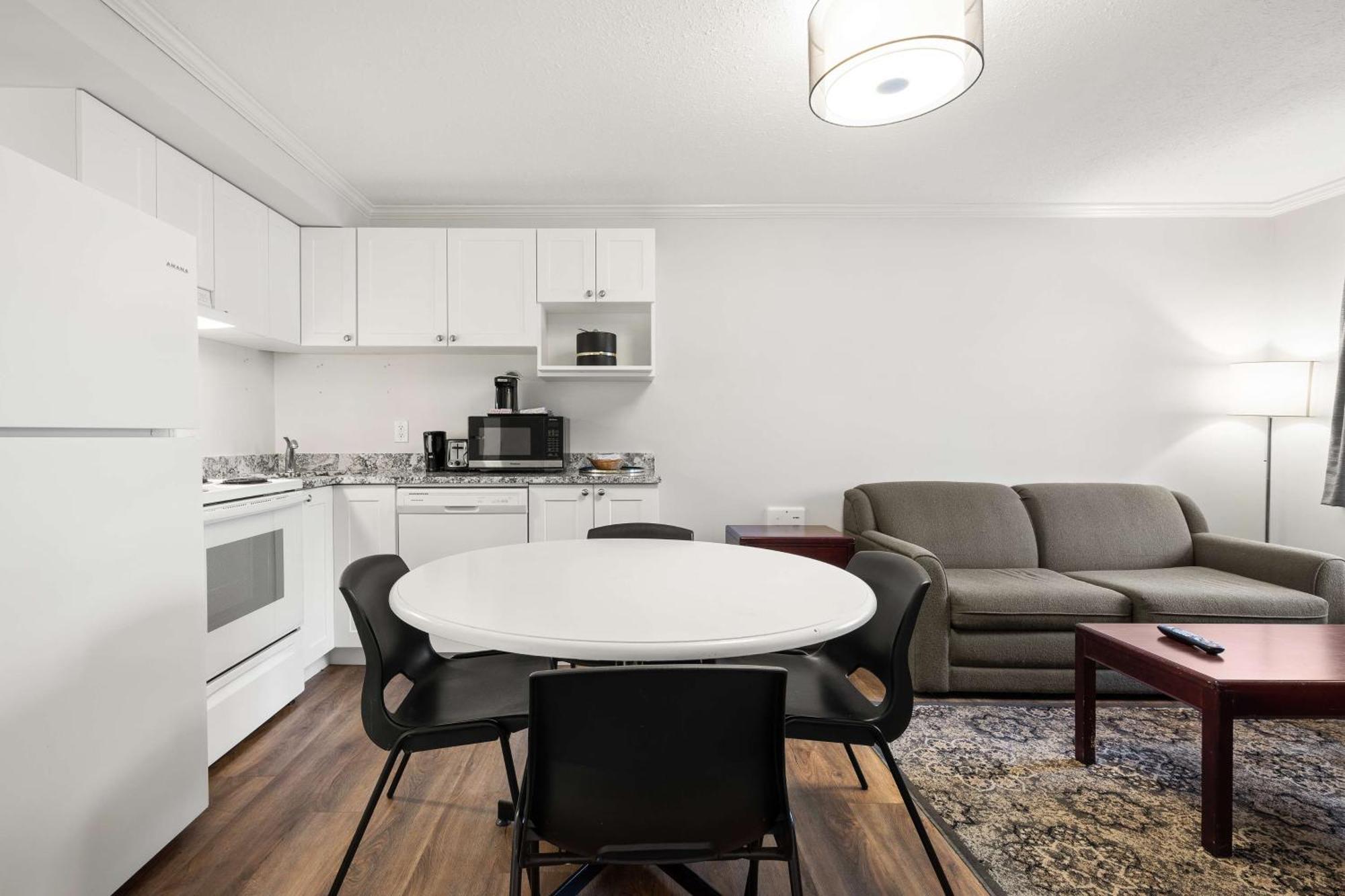 Motel Surestay By Western Red Mountain 3*